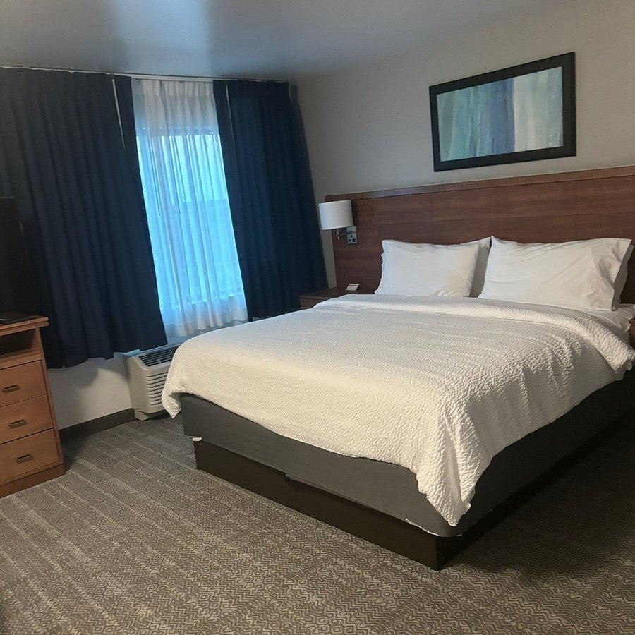 Staybridge Suites Sioux Falls at Empire Mall by IHG — Guest room