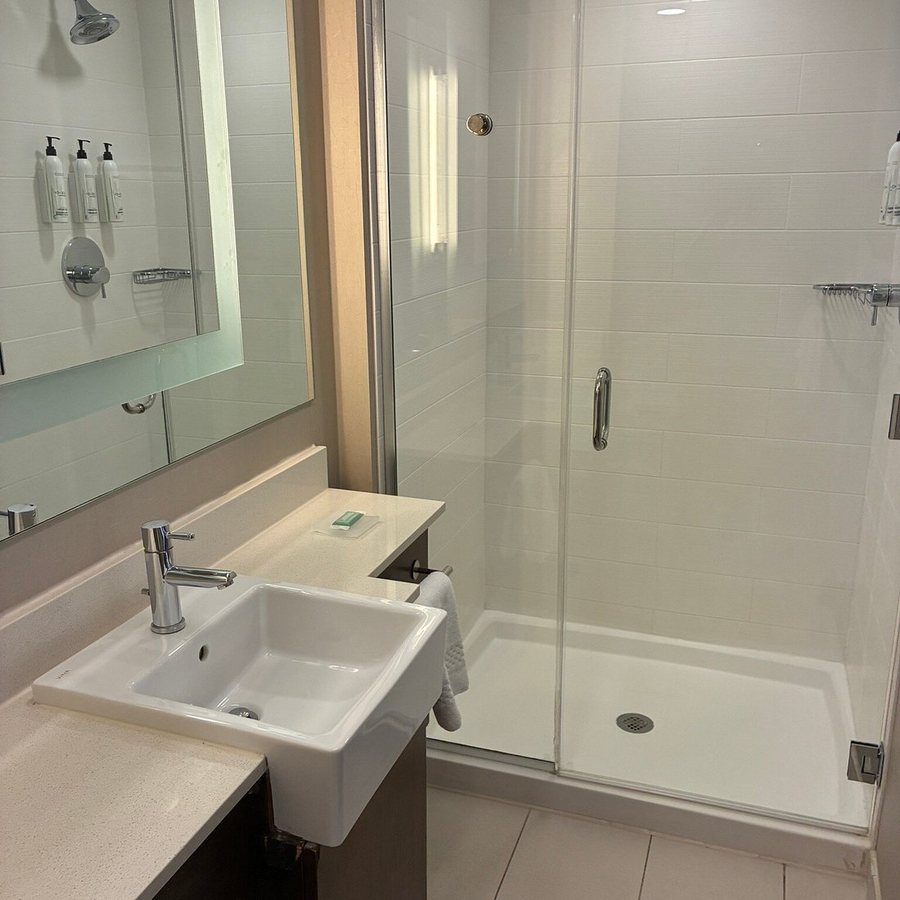 Staybridge Suites St Petersburg Downtown by IHG — Bathroom