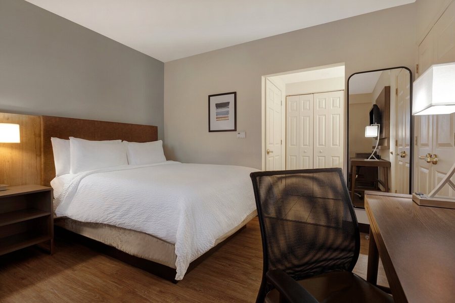 Staybridge Suites Tallahassee — Guest room