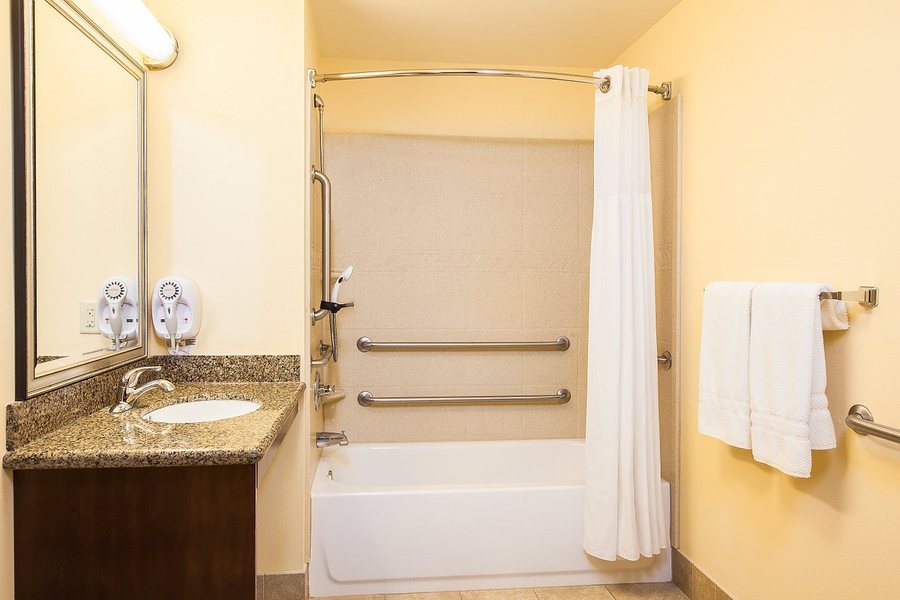 Staybridge Suites Tucson Airport by IHG — Bathroom