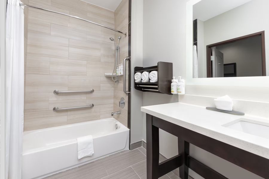 Staybridge Suites Tyler University Area by IHG — Bathroom
