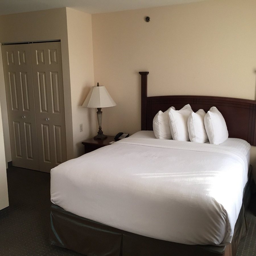Staybridge Suites Wichita By IHG — Guest room