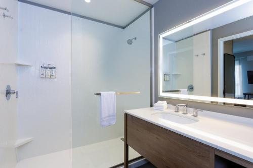 Staybridge Suites Winter Haven Auburndale by IHG — Bathroom