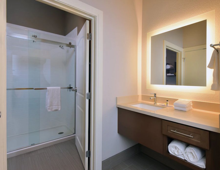 Staybridge Suites Wisconsin Dells Lake Delton by IHG — Bathroom