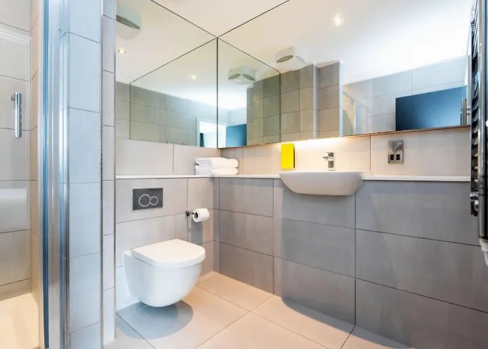 Staycity Aparthotels London Greenwich High Road London England — Bathroom