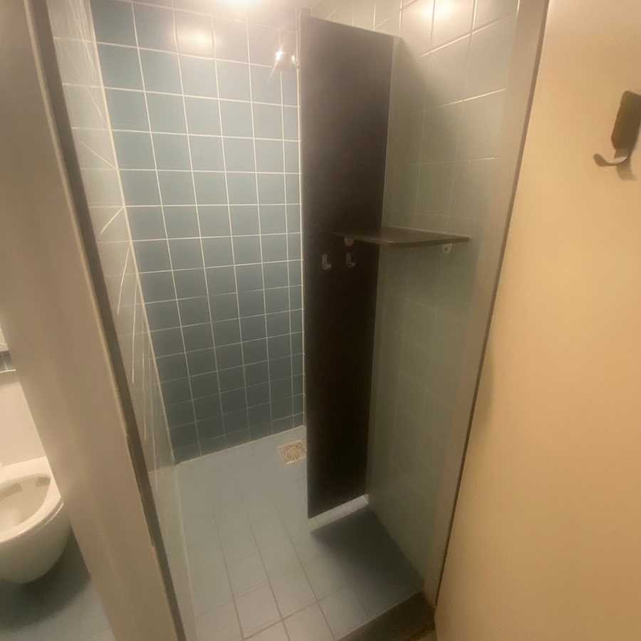 Stayokay Hostel Amsterdam Oost — Bathroom