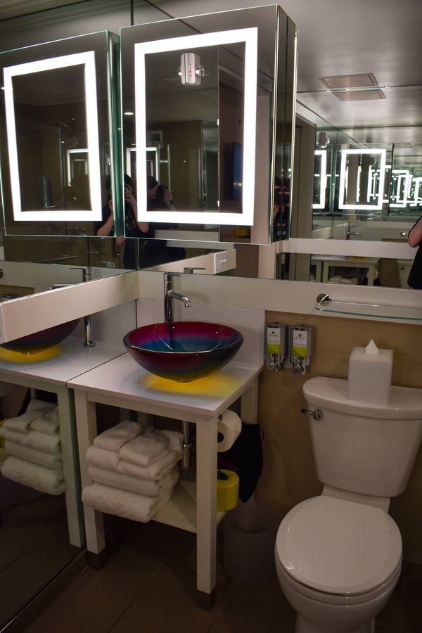 Staypineapple An Artful Hotel Midtown New York New York City New York — Bathroom