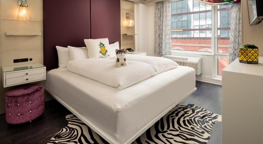 Staypineapple An Artful Hotel Midtown New York New York City New York — Guest room