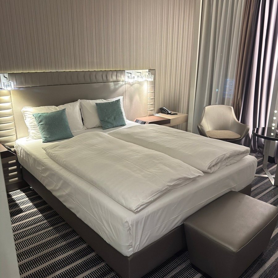 Steigenberger Airport Hotel Berlin — Guest room