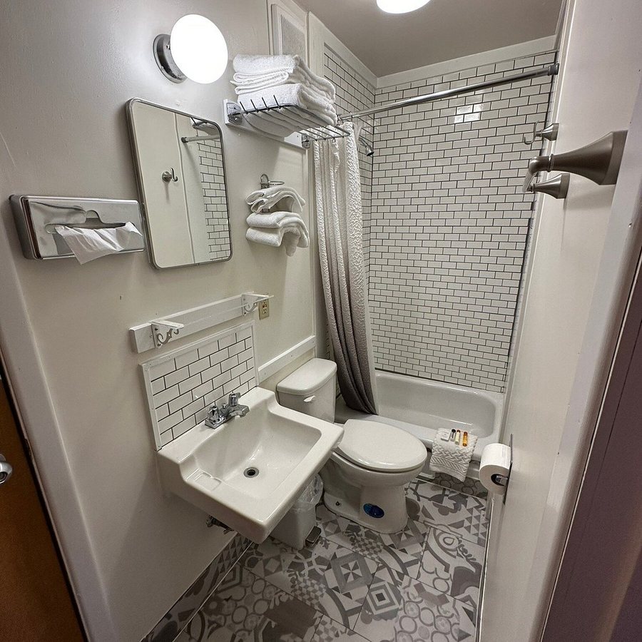 Steller Inn — Bathroom