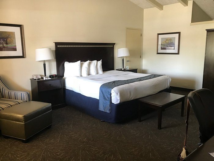 Stevens Inn A Howard Johnson By Wyndham — Guest room