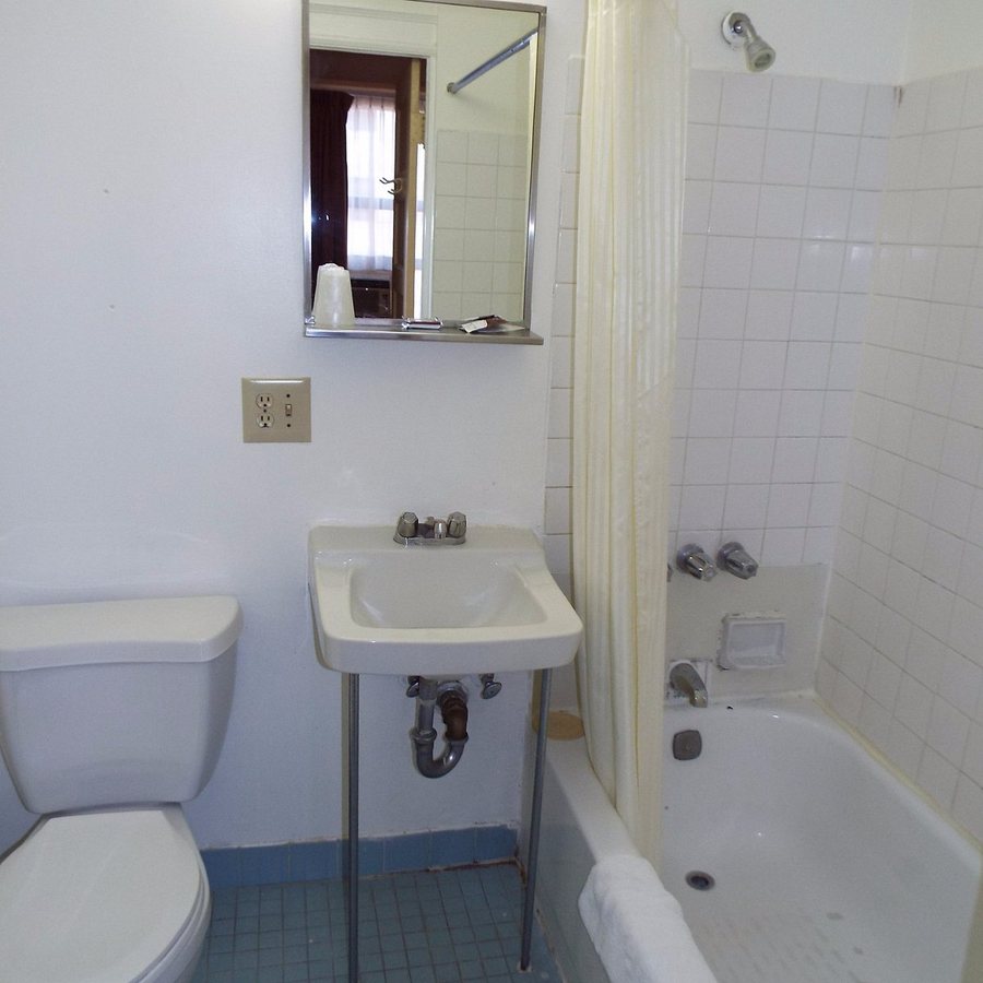 Stillwell Hotel Los Angeles California — Bathroom
