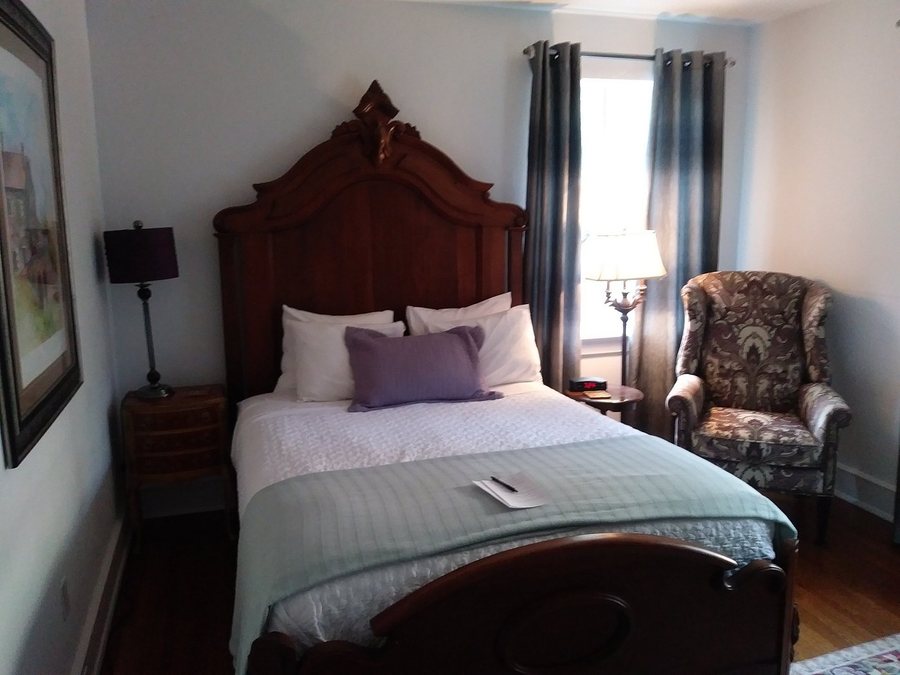 Stone Face Manor Bed Breakfast — Guest room