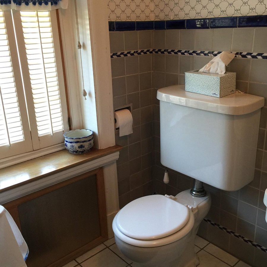 Stone House Musical B B — Bathroom