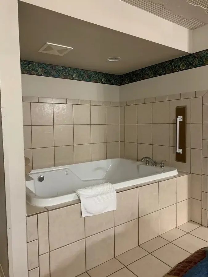 Stone Mill Hotel Suites Lanesboro Minnesota — Bathroom