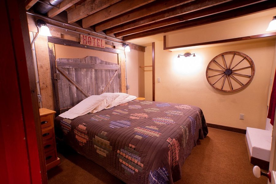 Stone Mill Hotel Suites Lanesboro Minnesota — Guest room