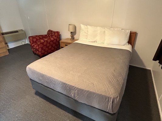 Stone Mountain Lodge Cabins — Guest room