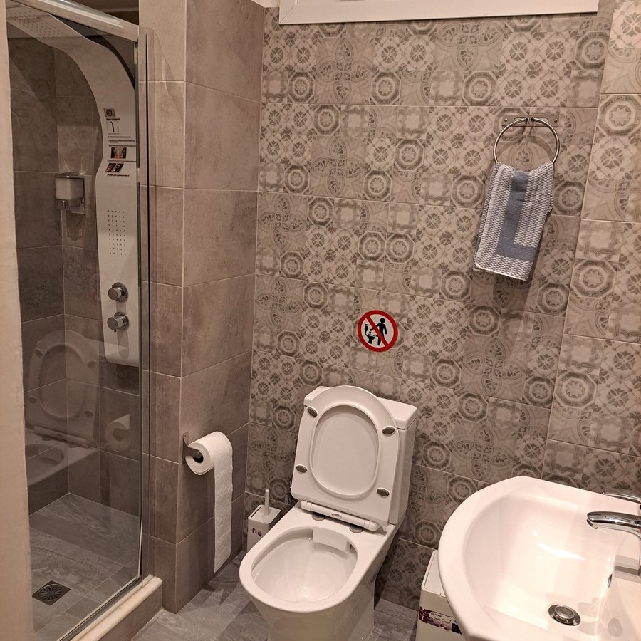 Stone Palace Hotel — Bathroom