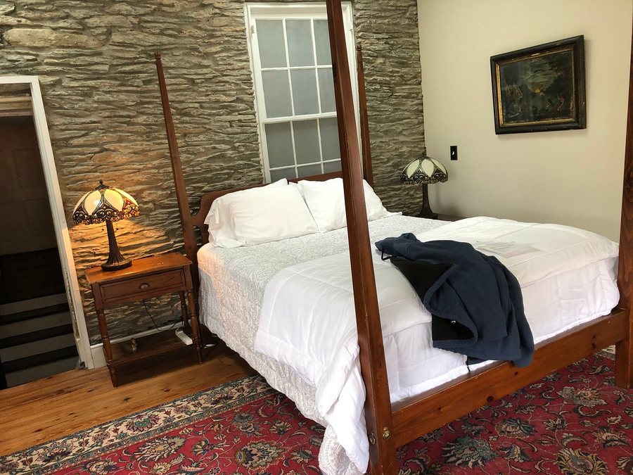 Stone Waters Inn — Guest room