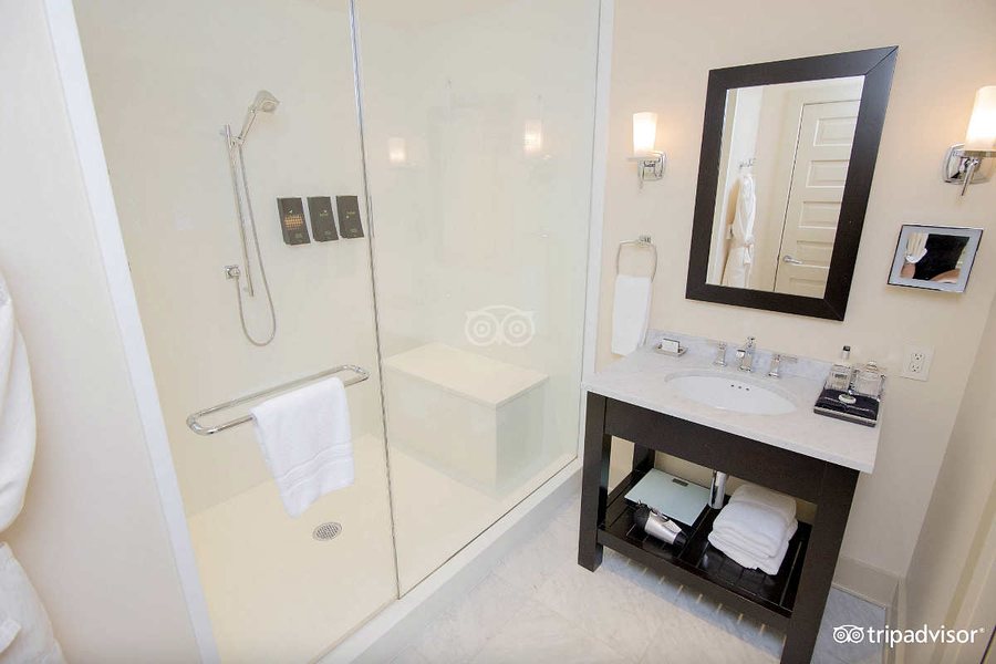 Stonehurst Place — Bathroom
