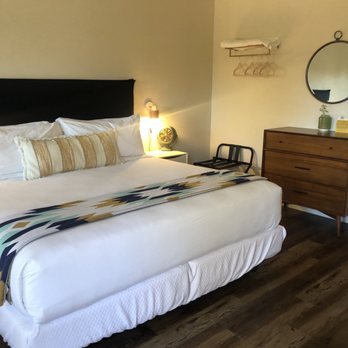 Stonewall Motor Lodge — Guest room