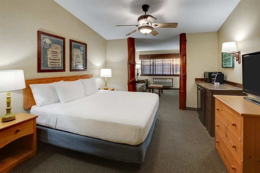 Stoney Creek Hotel Quad Cities Moline — Guest room