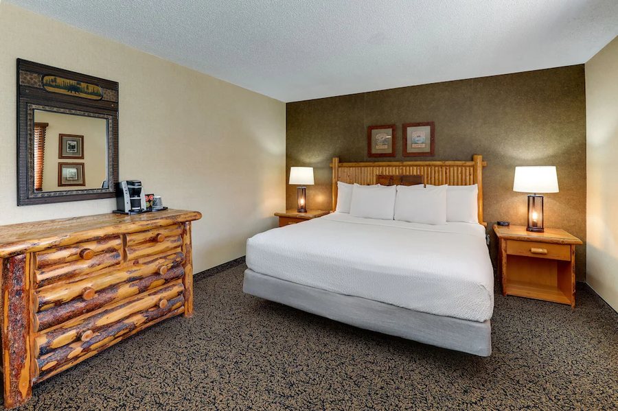 Stoney Creek Inn Galena Illinois — Guest room