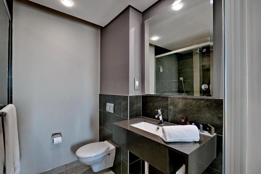 Stornoway Lodge — Bathroom