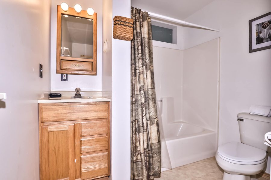 Stout s Island Lodge — Bathroom