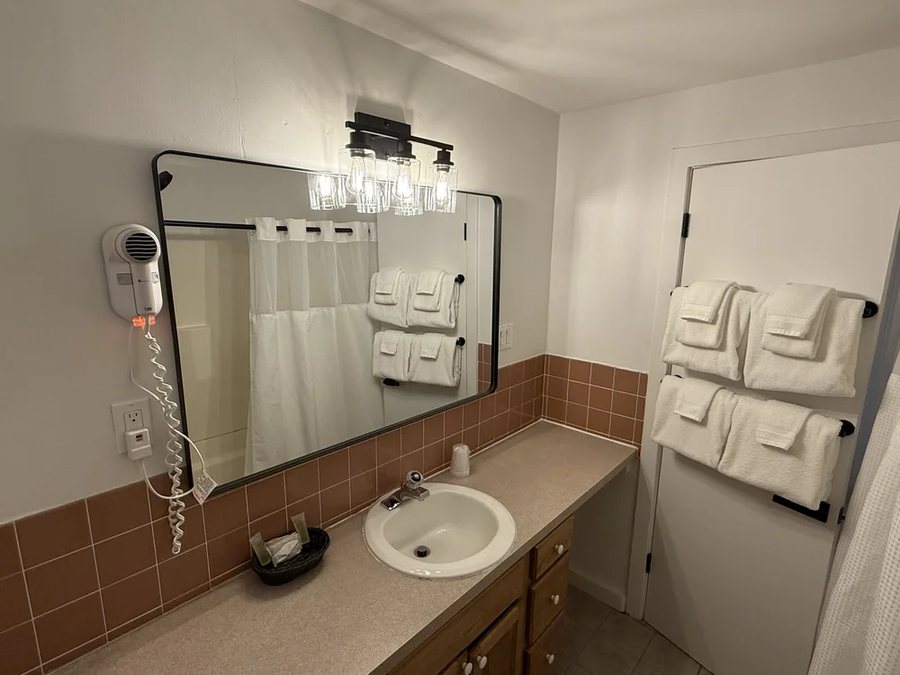 Stowe Motel Snowdrift — Bathroom