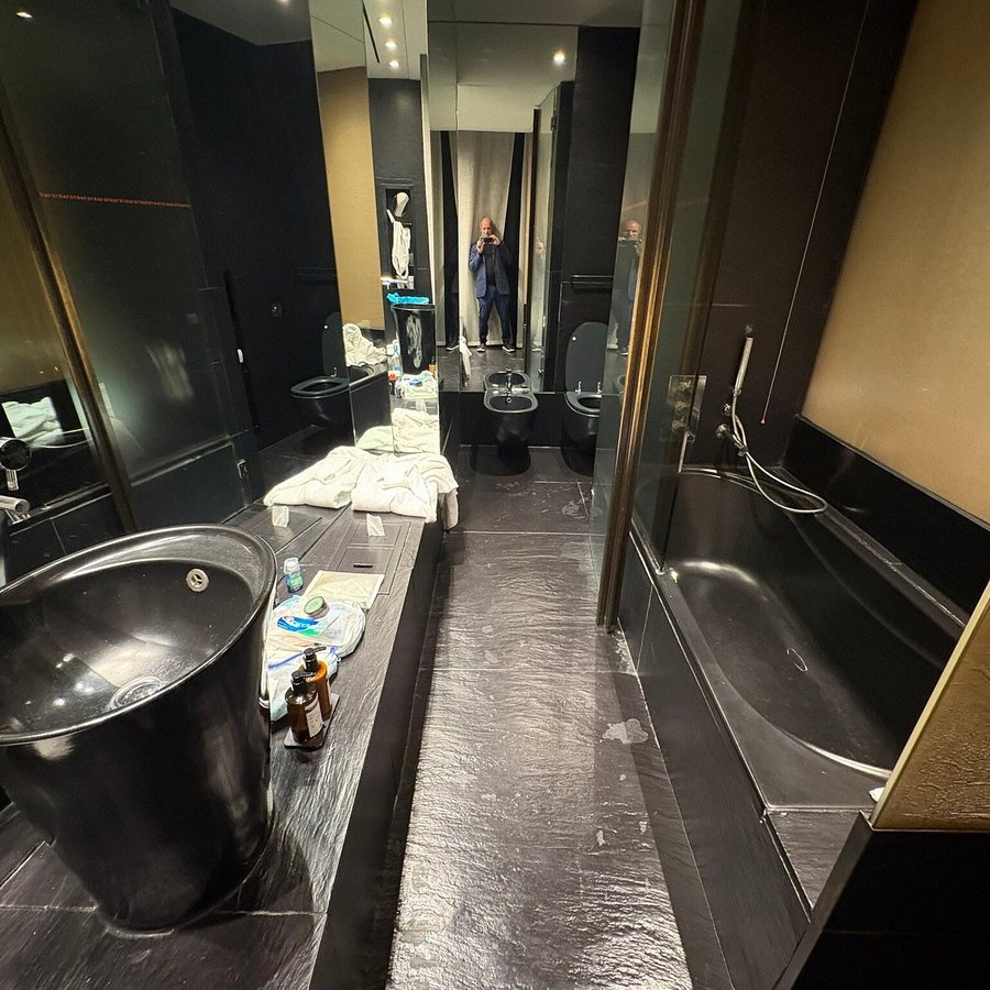 STRAFhotel bar — Bathroom