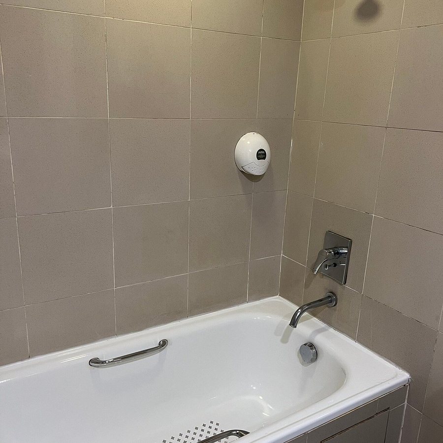 Strand Hotel — Bathroom