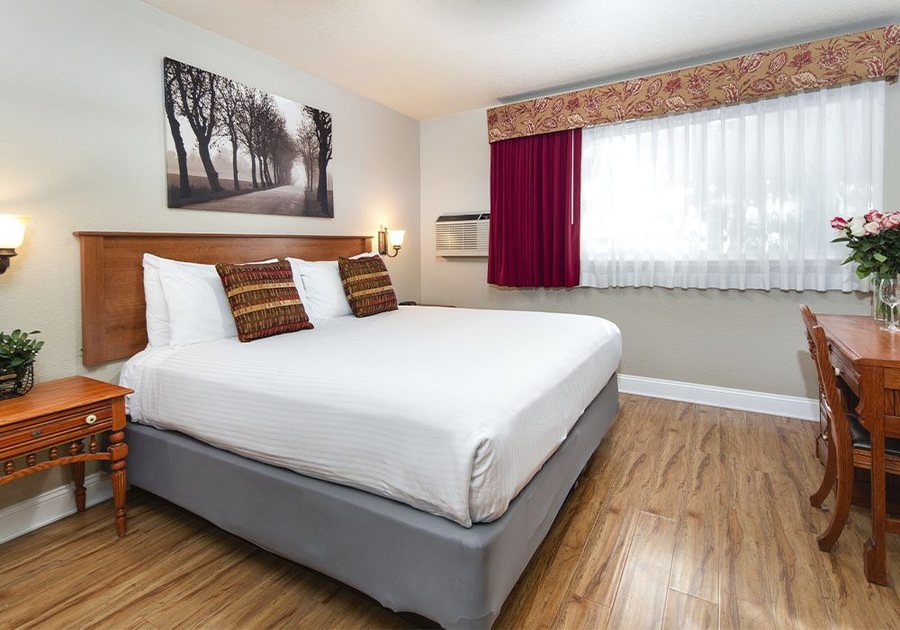Stratford Inn Ashland — Guest room