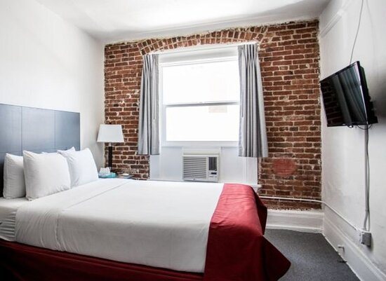 Student Inn International Hostel Los Angeles California — Guest room
