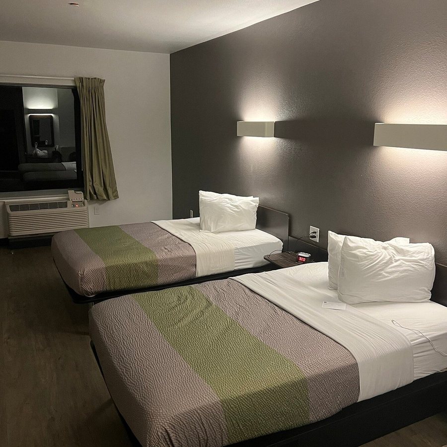Studio 6 Austin Midtown — Guest room