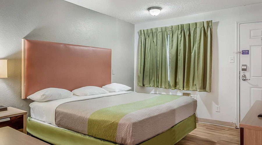 Studio 6 Corpus Christi TX North — Guest room