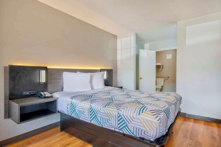 Studio 6 Extended stay Bossier City LA Shreveport — Guest room