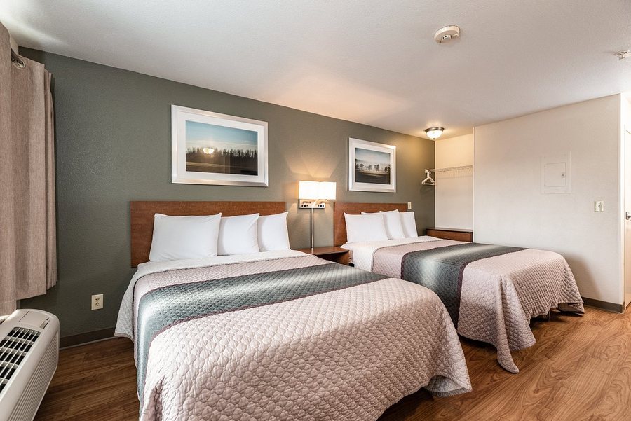 Studio 6 Extended Stay Cincinnati Sharonville OH — Guest room