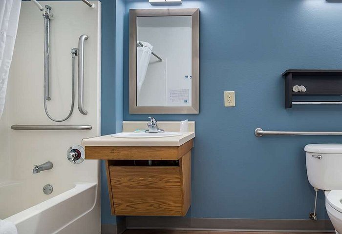 Studio 6 Extended Stay Fort Myers FL — Bathroom