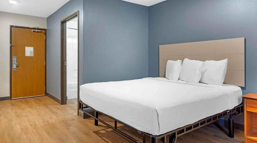 Studio 6 Extended Stay Fort Myers FL — Guest room
