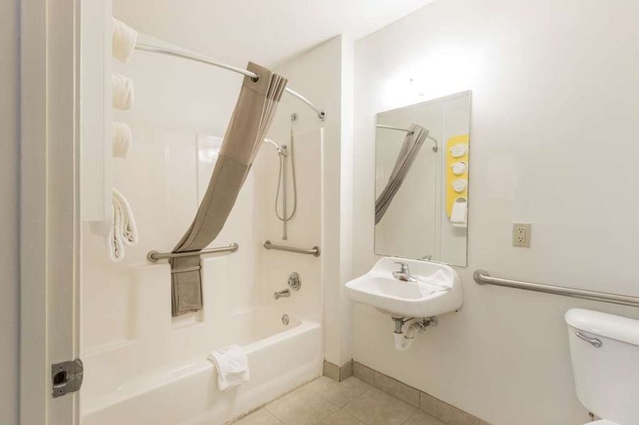 Studio 6 Extended Stay Hampton VA Langley AFB Area — Bathroom