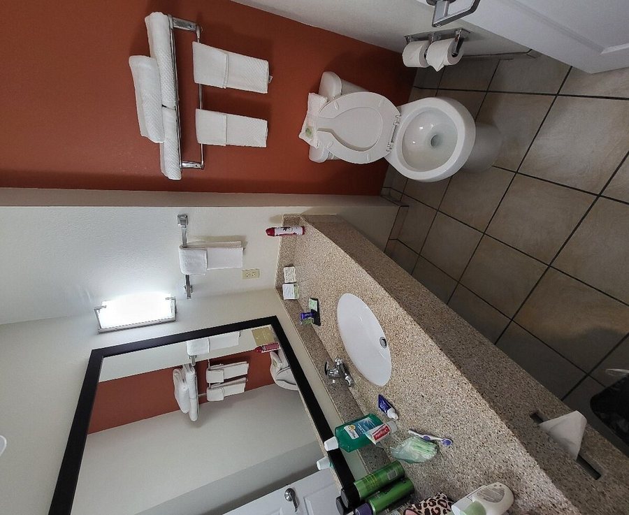 Studio 6 Extended stay Huntsville AL US Space Rocket Center — Bathroom