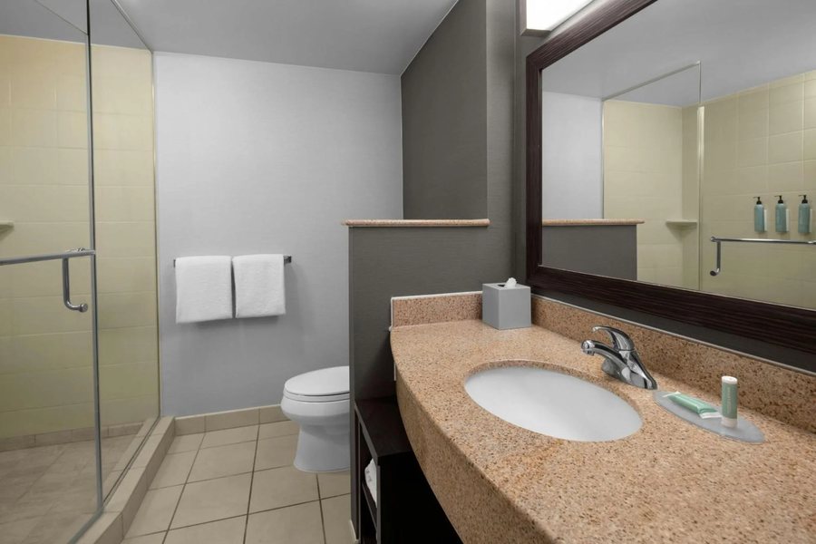 Studio 6 Extended Stay San Antonio TX Six Flags — Bathroom