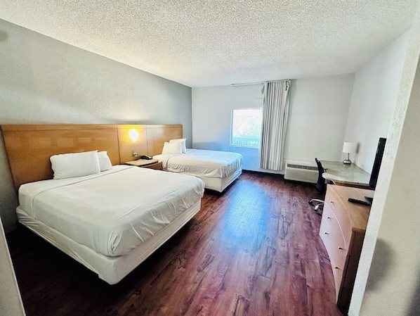 Studio 6 Extended Stay Savannah GA — Guest room