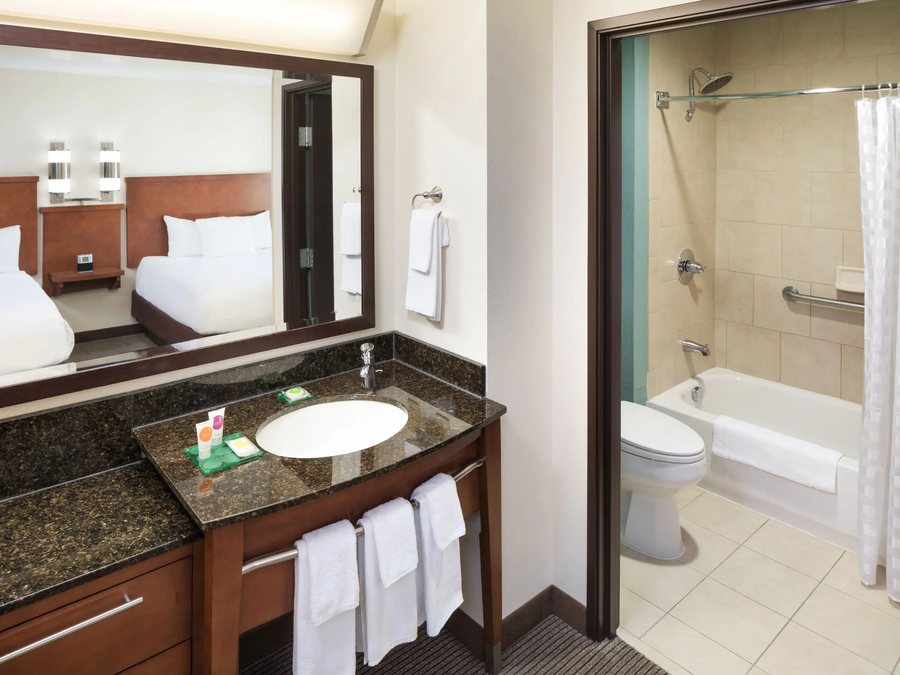Studio 6 Extended Stay South Bend Mishawaka South IN — Bathroom