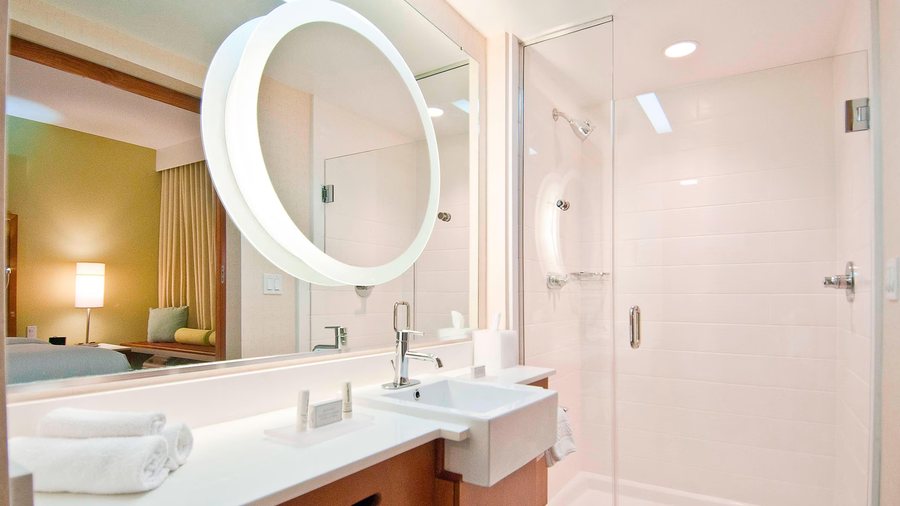 Studio 6 Gonzales TX — Bathroom