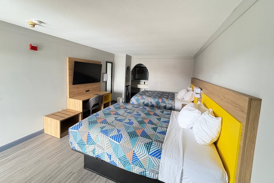 Studio 6 Gonzales TX — Guest room
