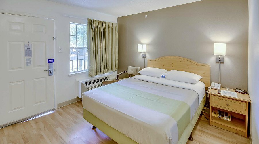 Studio 6 Houston TX Hobby South — Guest room