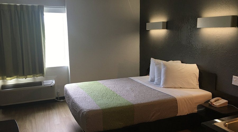 Studio 6 Indianapolis IN — Guest room
