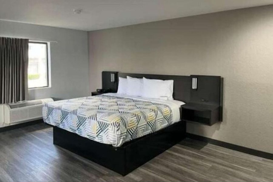 Studio 6 Little Rock AR South — Guest room